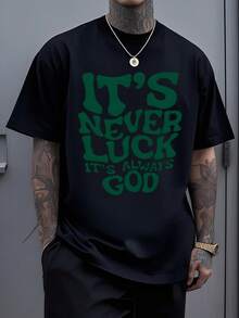 Mensaje poderoso que transmite fe y determinación las palabras en el pecho afirman que el éxito proviene de la voluntad divina y no del azar simbolizando confianza espiritual y actitud positiva ideal para expresar convicción y fuerza interior camiseta de hombre casual cómoda motivadora para uso diario - Negro - Ver 8