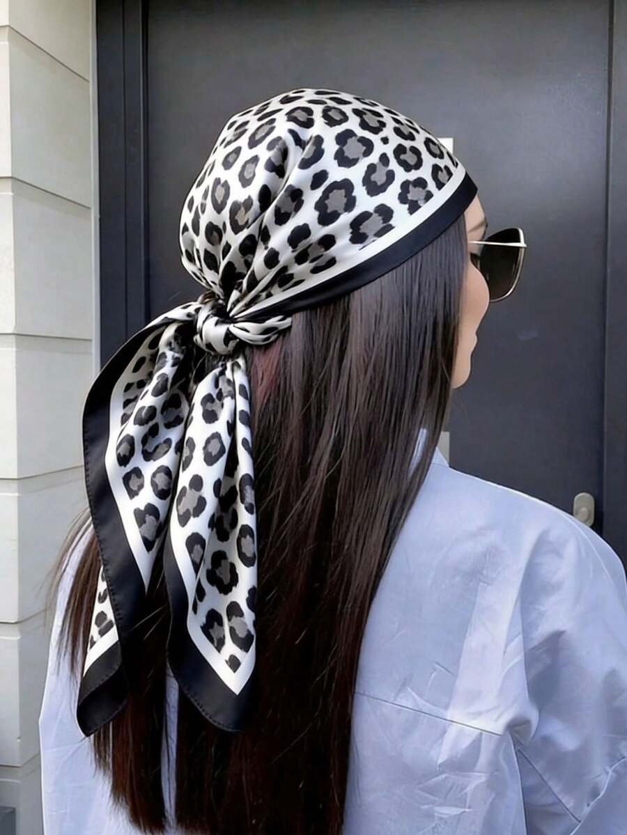 1 pieza Pañuelo cuadrado de mujer de 90 cm, pañuelo de cabeza de satén con estampado de leopardo y cadena, para primavera/verano