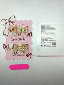 10片巴洛克风Y2K西部金属质感亚克力假指甲，白色和红色，长款尖头形状，饰有珍珠、星星、蝴蝶结、彩色钻石等3D金色装饰，融合蓝色法式尖头Y2K哥特风格，适合新年假期和日常佩戴，附赠凝胶贴纸和指甲锉。手工制作的按压式假指甲。 - 白色 - 查看 9