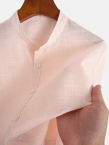 Áo sơ mi nam GOLDREDY màu trơn, chất liệu dệt kim tre, hơi xuyên thấu, thoáng khí, cổ đứng, khóa kéo toàn thân, thiết kế cúc phối màu tương phản, phong cách thường ngày, phù hợp cho thời gian rảnh rỗi, đi làm, thời trang đường phố, kỳ nghỉ biển, mùa hè. Áo tay ngắn, hàng mới về. - Hồng - Xem 8