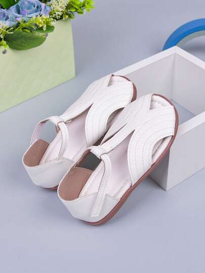 1 Pair Summer New Style Girls White Closed Toe Retro Children Flat Beach Sandals Mary Jane Flat Shoes