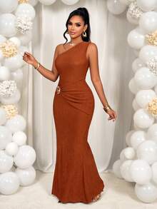 AIJ Amarilo Brown 单肩长连衣裙，饰有金属光泽，开衩设计，质感面料——女士优雅通勤春夏新款，适合日常通勤、派对和晚宴等场合。 - 棕色 - 查看 6