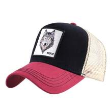 A Unisex Wolf Trucker Hat With A Breathable Mesh Back And Adjustable Snap Closure - Featuring A Wolf And WOLF Text Design, Available In Multiple Colors Suitable Summer Outdoor Activities, Hiking, And Camping - A Stylish Unisex Baseball Cap, As A Sports Headwear Men And Women, With A Lightweight Fabric Design Casual Wear - 紅色和黑色 - 查看 2