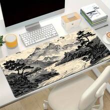 这款鼠标垫采用日式水墨画风格设计，运用黑白墨技法描绘山川河流和松树。这款大尺寸鼠标垫可用作桌面垫、学习垫或键盘垫，适合游戏、家庭和办公使用。办公桌 办公用品 办公配件 鼠标垫 书桌鼠标垫 桌面装饰 - 風景畫 - 查看 6