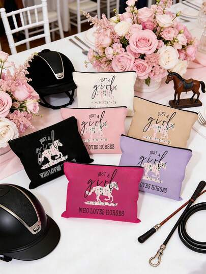 这款马主题化妆包印有“爱马人士”字样和马匹图案，配有拉链，是一款便携式旅行洗漱包，多种颜色可选，是馈赠佳品。它既可以作为可爱的帆布零钱包，也可以作为手拿包使用，适合春节、日常化妆、旅行、上学、办公等各种场合，是马术爱好者的理想之选，也是马术爱好者的礼物佳选。这款化妆包兼具化妆包、护肤包、洗漱包、旅行包等功能，是女士度假必备用品，容量大。