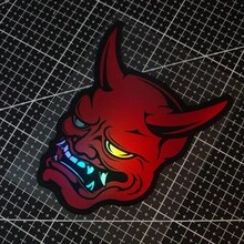 Pegatina de máscara de demonio premium con diseño láser - Máscara Oni, arte Noh, terror, estilo japonés JDM. Adecuado para coches, motocicletas y portátiles - Rojo - Ver 5