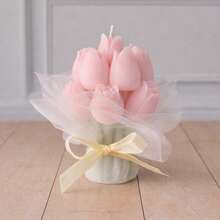 Ramo de Velas Aromáticas en Forma de Tulipanes 9.5 cm | Vela Decorativa Artesanal con Cera Vegetal y Soya Premium | Fragancia Intensa a Fresas Frescas para Ambientar Habitaciones | Regalo Romántico y Elegante para San Valentín, Aniversarios, Cumpleaños, Detalles Especiales | Decoración Tierna y Sofisticada Lista para Regalar, Ideal para Sorprender y Demostrar Amor con un Toque Floral y Delicado - 1PC - Ver 4