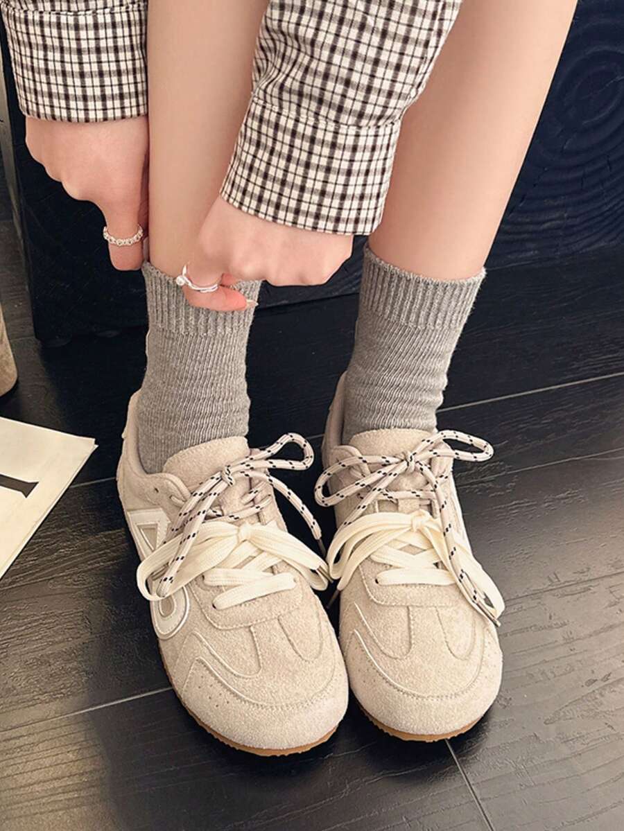 1 Pair Girl's Flat Casual Sneakers, Suitable For Daily Wear And School Outfits - Beige - View 1