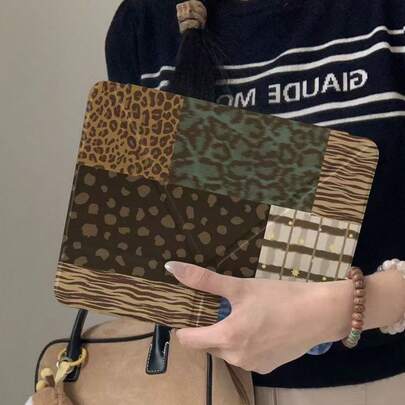 Funda protectora plana elegante y retro con estampado de leopardo y copos de nieve compatible con Apple 11th Gen, Pro 2025 New Cute 10th Gen, Air 7/6 con ranura para lápiz, anti-doblado, funda protectora de 11 pulgadas para tableta para niñas