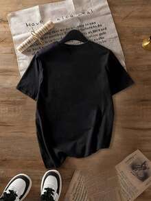 女士趣味玫瑰报纸印花T恤，韩版复古休闲通勤百搭Y2K风格，街头时尚小众朋克摇滚图案T恤，可机洗短袖T恤 - 黑色 - 查看 2