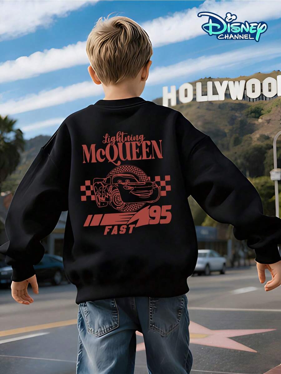 Boys' Crew Neck Pullover Sweatshirt, Suitable For Spring, Autumn, And Winter, For Children Aged 5-12. Black, Loose And Comfortable Fit. Features A Small Red "95 Lightning McQueen" Print On The Left Chest And "Lightning McQueen" Lettering And Lightning McQueen Racing Car Lines On The Back, Decorated With A Checkered Flag And "95 FAST" Lettering. Disney Cars Themed Design. Skin-Friendly And Breathable Fabric. Can Be Paired With Jeans, Sweatpants, Or Casual Shorts For Various Styles. Eye-Catching Racing Theme Design, A Must-Have For Back-To-School Season. Machine Washable And Durable. Suitable For All Body Types. Versatile And Practical Children's Top. Popular American Children's IP Themed Top. Boys' Everyday Casual Top. Disney Element Children's Fun Printed Pullover Sweatshirt. Comfortable And Skin-Friendly Top For Teenagers. Unique Patterned Boys' Sweatshirt. - 黑色 - 查看 1