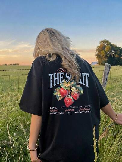 Camiseta holgada vintage para mujer, camiseta de cuello redondo suave y pre-encogida, impresa con "Fruto del Espíritu", fresa y el versículo de la Biblia Gálatas 5:22-23, estilo pastoral viral de INS, adecuada para el mercado de agricultores, picnic, reunión de la iglesia y día de playa