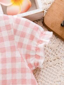 Bộ áo liền quần kẻ caro dễ thương và ngọt ngào cho bé gái, cổ tròn, thiết kế cài cúc nửa thân, đáy quần tam giác, kèm băng đô cùng màu, thích hợp cho bé gái đi chơi hàng ngày, chụp ảnh, v.v. - Hồng - Xem 6