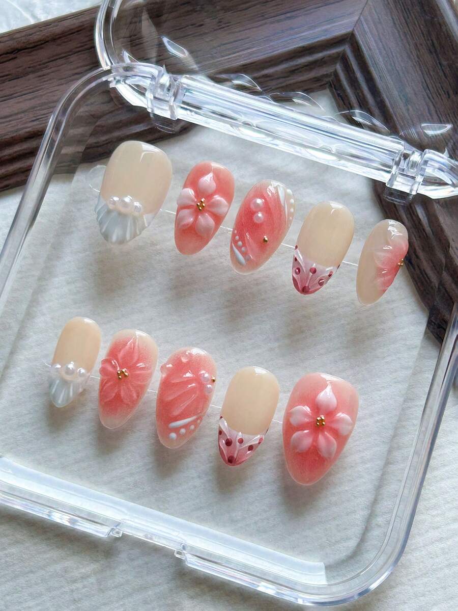 10片手工制作的短款杏仁形美甲贴片，白色贝壳法式贴片，粉色渐变，3D立体花朵雕刻，亚克力假指甲，适合春夏佩戴，日常、度假、旅行和婚礼装饰皆可，包含甲油胶和指甲锉。 - 粉色 - 查看 1