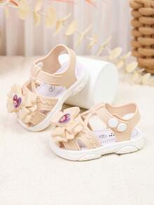 1双米色春夏新款婴儿凉鞋，蝴蝶结爱心时尚闭趾凉鞋，男女童软底舒适魔术贴沙滩拖鞋，适合室内外穿着 - 米色 - 查看 8