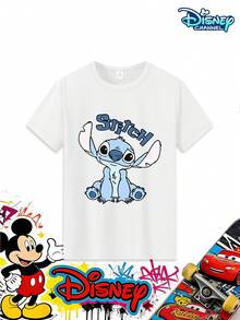 This Short-Sleeved T-Shirt For Boys Is A Disney Stitch Collaboration. The Front Features A Cute Hand-Drawn Stitch Print And The Stitch Logo, While The Back Displays A Playful Waving Silhouette. With Its Soft And Adorable Style, It's Perfect For Boys Aged 3-12 For Summer Outings To School, Disneyland, Family Picnics, Beach Vacations, And Birthday Parties. It's A Top Choice For American Mothers Looking To Create Fun Outfits For Their Children, An Eye-Catching Item For The Back-To-School Season, And A Perfect Gift For Children's Day Or Birthdays. Durable, Washable, And Available In All Sizes, This Classic IP Item Is Sure To Turn Heads. Versatile And Easy To Match With Any Style, It's Sure To Be A Hit At The Playground. A Practical Piece That Adds A Touch Of Warmth To Any Boy's Wardrobe. - 白色 - 查看 3