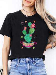 Nova camiseta feminina da moda com mangas curtas, gola redonda casual, estampa de cactos e corações, estilo fresco de verão, presente perfeito para familiares e amigos. - Preto - Ver 1