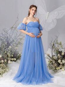 Vestido elegante para fiesta de maternidad con hombros descubiertos, mangas abultadas y superposición de malla - Celeste - Ver 8