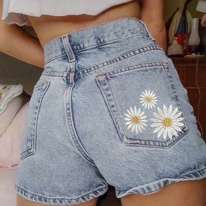 Women's Elastic Denim Pocket Daisy Embroidered Shorts