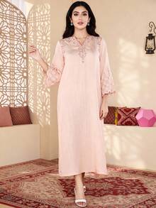 2026 New Style Ramadan Traditional Arabic Women's Elegant Embroidered Dress, JALABIA With Lace Cuffs, V-Neck, Luxurious Graceful Dignified Embroidery Design Kaftan Robe - Dusty Pink - View 2