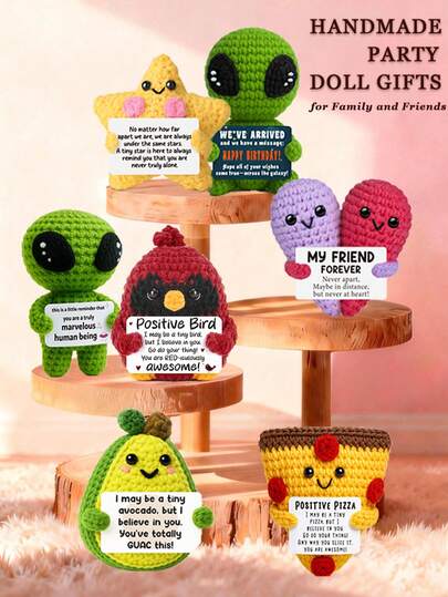 Set de 4 figuras decorativas de escritorio hechas a mano a ganchillo, con formas divertidas de plantas y animales de ciencia ficción, gran regalo para mejores amigos, hermanas, familia, amantes, cumpleaños, Acción de Gracias, Navidad, Día de San Valentín, Día de la Madre, juguetes de peluche, decoración de habitación, regalos pequeños