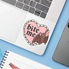 1张粉彩哥特蝙蝠贴纸，“咬我心”笔记本电脑贴纸，可爱诡异乙烯基材质，另类女孩礼物，防水易撕贴水杯贴纸，粉色蝙蝠水瓶贴纸，潮流可爱诡异笔记本乙烯基贴纸，送给哥特女友的完美礼物，卡哇伊吸血蝙蝠汽车贴纸，易于粘贴的粉色爱心笔记本电脑配件 - 彩色 - 查看 5