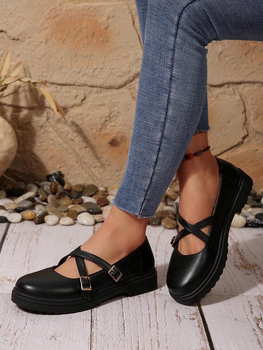 Giày lười nữ đế dày thoải mái, đa năng, thích hợp mang hàng ngày, phù hợp mọi mùa.