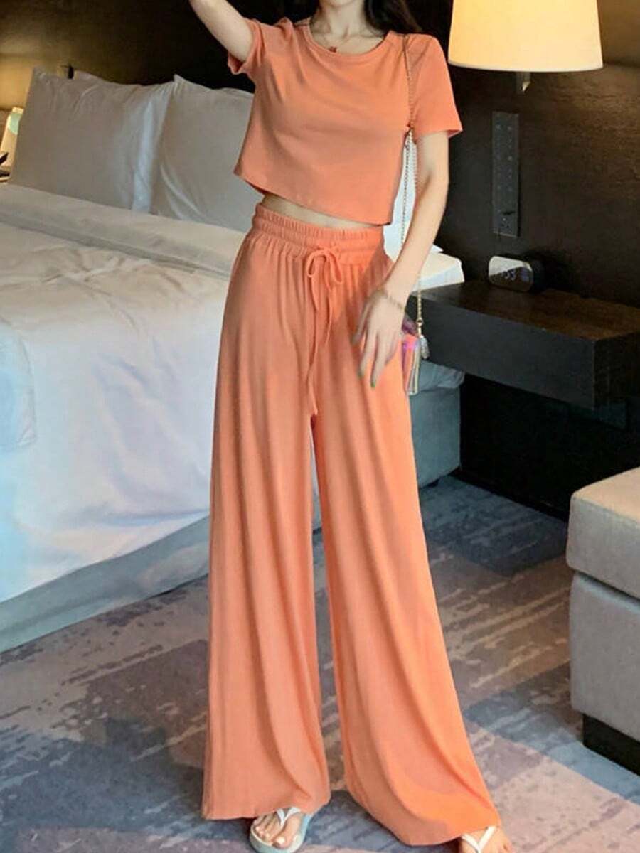 Juego de dos piezas para mujeres Conjunto de mujer: camiseta corta de manga corta ajustada y lisa que deja el ombligo al descubierto, pantalones holgados de cintura alta elástica y pantalones casuales - Naranja - Ver 1