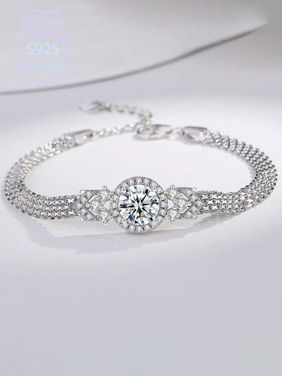 KAHOOT 这款高品质、时尚精致的925纯银2克拉莫桑石手链，是情人节、生日、周年纪念日、母亲节、日常佩戴、约会、派对、旅行和婚礼的完美之选。