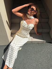 优雅波点无袖长款连衣裙，配颈巾——经典精致的时尚风格，适合约会、周末早午餐、休闲聚会、城市漫步、夏季度假以及简约日常穿着。 - 杏色 - 查看 9