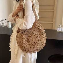 Round Straw Bag, Praia Grande,  And Current Style. Round Braided Bag With Flowers. Surprising Capacity. Ideal For Creating Casual, Romantic, Or Festival Looks. Boho Chic Style For Summer And Vacations. - Màu Khaki - Xem 7