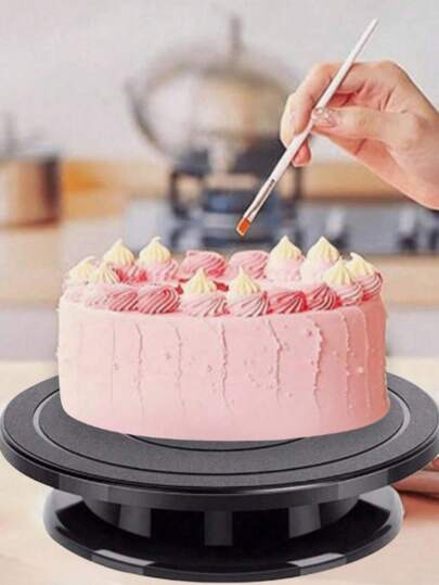 1 pezzo Base antiscivolo e piattaforma rotante con scala precisa, utilizzata per decorare torte in modo uniforme, stendere la glassa e applicare la crema. È una scelta ideale per pasticceri casalinghi, chef e artisti di torte, perfetta per torte a più strati, torte nuziali e dessert personalizzati.