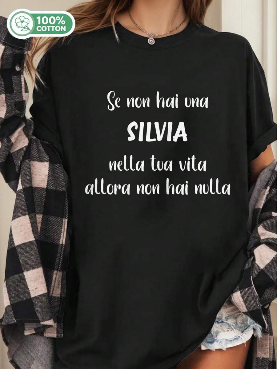 White Oversized Women's T-Shirt With Italian Text Print "Se Non Hai Una Silvia Allora Nella Tua Vita" – Casual Short-Sleeve Top With A Round Neckline, 220 G/M² Heavy Material, Year-Round Comfort, Design With Italian Phrase For Casual Wear And Layering, Minimalist Fashion Statement For Women, Geometric Pattern, Relaxed Fit, Breathable Material, Versatile Garment, T-Shirt With Italian Phrase, Streetwear For Women, Women's T-Shirt, Summer Clothing For Women. - màu đen - Xem 1