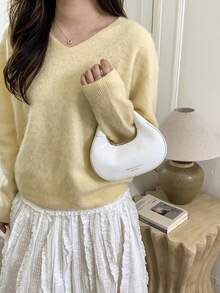 Compact And Lightweight Crescent-Shaped Crossbody Handbag, 2026 New Model, Women's Retro Style, Versatile And Simple Fashionable, Luxurious Bag. - White - View 2