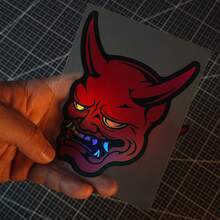 Pegatina de máscara de demonio premium con diseño láser - Máscara Oni, arte Noh, terror, estilo japonés JDM. Adecuado para coches, motocicletas y portátiles - Rojo - Ver 2