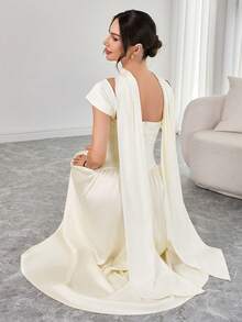 女士新款优雅时尚A字吊带连衣裙 - 不对称弧形廓形，垂褶腰带，是度假、浪漫约会、毕业派对和婚礼的理想之选 - 杏色 - 查看 2