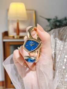 女士腕表，金色表盘，经典椭圆形表壳，罗马数字表盘，适合日常佩戴、商务场合或作为节日礼物。 - 均碼 - 查看 10