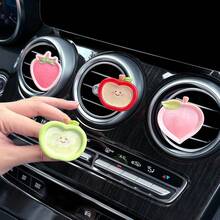 多色苹果造型车载香薰,配有装饰性通风口夹和香氛片。独特的苹果造型和怡人的花香,提升您爱车的内饰格调。款式随机发货,新旧款不限。 - 彩色 - 查看 13