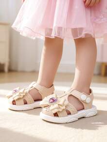 1双米色春夏新款婴儿凉鞋，蝴蝶结爱心时尚闭趾凉鞋，男女童软底舒适魔术贴沙滩拖鞋，适合室内外穿着 - 米色 - 查看 3