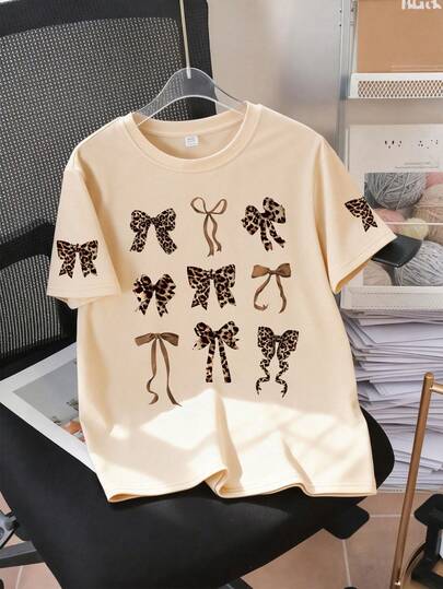 女童短袖上衣，休闲春夏T恤，简约蝴蝶结印花，柔软面料，适合返校季、户外、居家或旅行穿着。