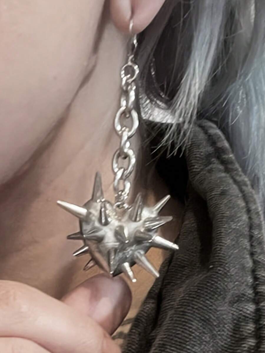 1 Pair Of Retro Hip-Hop Style Fashionable Gothic Retro Alloy Heart-Shaped Uneven Thorn Chain Geometric Pendant Earrings - Hollowed Out Earrings, Suitable For Parties, Gatherings, And Daily Wear - Silver - View 1