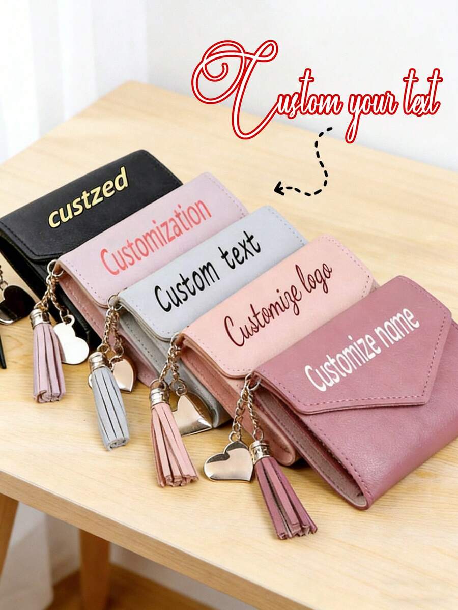 Cartera personalizada con nombre – Cuenta con múltiples ranuras para tarjetas, ventana para foto, compartimento para billetes y una borla de cadena dorada con dije de corazón. - Multicolor - Ver 1