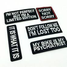 5个字母刺绣贴布，上面写着“别跟着我，我也迷路了”。只需将贴布熨烫到衣服上，即可轻松快速地完成DIY项目。 - E-黑白色 - 查看 7