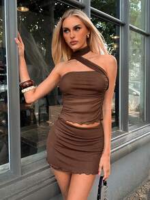 休闲时尚棕色两件套 - 露背裹身短款上衣和褶皱迷你裙，适合狂欢节、音乐节、锐舞派对、夜店、海滩度假、夏季假期、度假装、休闲外出以及春夏日常穿搭。 - 棕色 - 查看 3