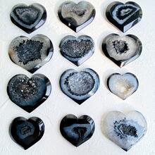 1 pieza Talla de geoda de cristal en forma de corazón de ágata negra, piedra natural para decoración del hogar, colección de cristales, regalo de fiesta - Blanco y Negro - Ver 11