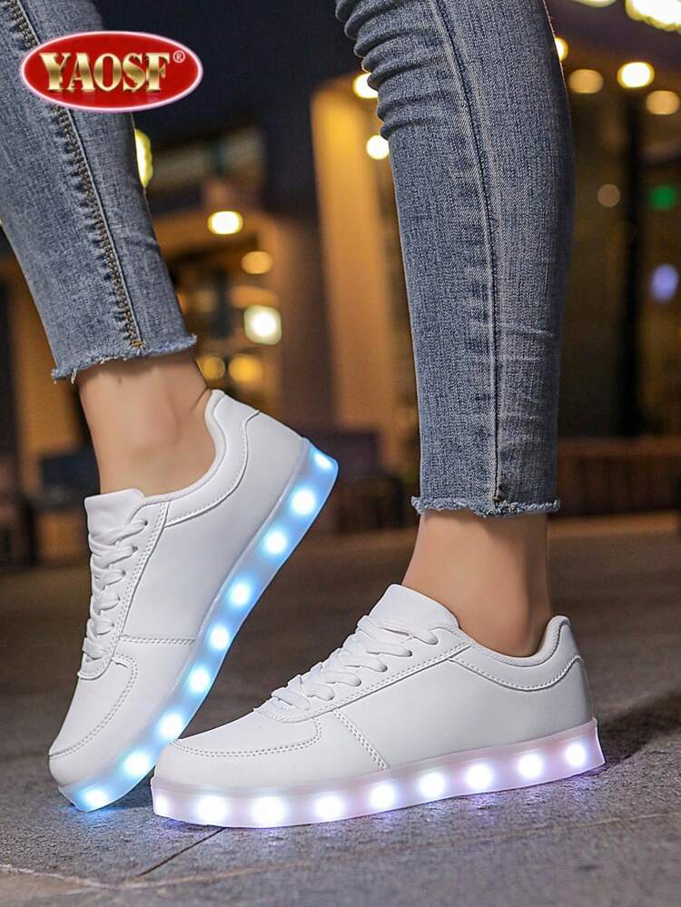 YAOSF Marke Leuchtende Sportschuhe, Fortschrittliche LED Skaterschuhe, Aufgerüstete Version für Teenager Outdoor Sportschuhe, Modische Beleuchtung und Gehschuhe, Blinkende Lichter, Super coole Kinderschuhe, Bunte Lichter für Jungen und Mädchen, Leuchtende Sportschuhe, Leicht und bequem, Sicherheitsboard - Weiss - Übersicht 7