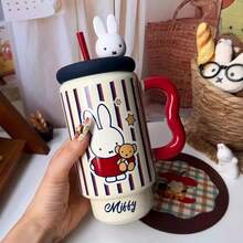 Taza de café de cerámica con tapa y pajita de Miffy de gran capacidad con licencia oficial - Adorable taza decorativa con forma de conejo de anime japonés 3D - Recipiente perfecto para bebidas calientes/frías en el hogar/oficina - Regalo ideal de cumpleaños/festividad para adolescentes, adultos y fans del anime - Multicolor - Ver 7