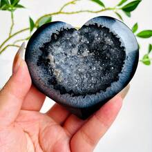 1 pieza Talla de geoda de cristal en forma de corazón de ágata negra, piedra natural para decoración del hogar, colección de cristales, regalo de fiesta - Blanco y Negro - Ver 9