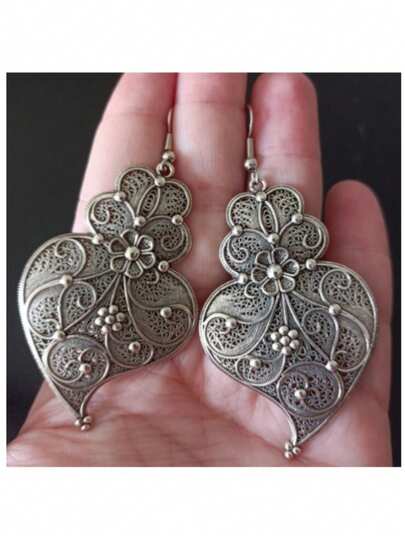 1 Pair Handcrafted Vintage Floral Heart Pendant Earrings, Jewelry For Women, Suitable For Daily And Holiday Wear