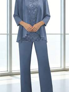 Sophisticated Two Piece Lace Chiffon Pantsuit Featuring a Round Neck Sequin Lace Top Paired with a Softly Draped Chiffon Jacket, Designed with an Asymmetrical Hem for Modern Structure and Visual Interest, Matched with Coordinated Wide Leg Chiffon Pants Creating a Slimming and Comfortable Silhouette, Lightweight Fabrics Offering Smooth Drape and Subtle Shine, Suitable for Mother of the Bride or Groom Outfit, Business Evening Events, Wedding Receptions and Semi-Formal Occasions, Ideal for Women Who Prefer Elegant Pantsuits Combining Practical Comfort, Refined Style and Confident Modern Femininity - Neblina azul - Ver 4